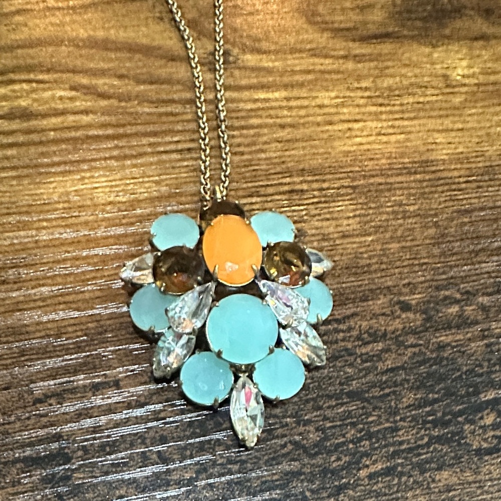 Elegant Gold and Turquoise Pendant Necklace